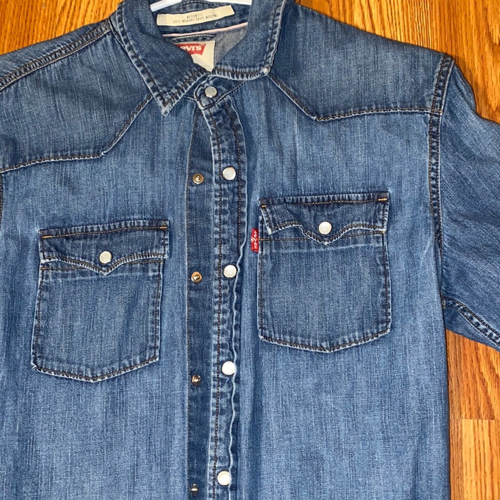 Womens vintage Levi’s button up